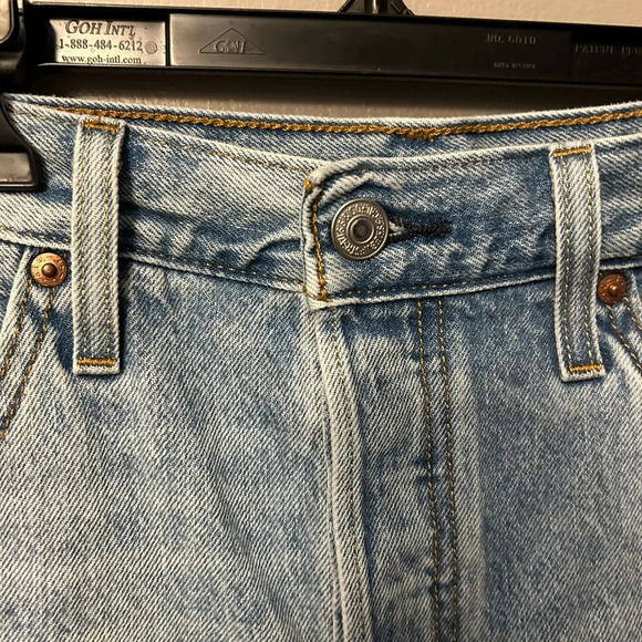 Levi’s shorts - 501 med/light blue button fly cut-off distressed - Picture 3 of 9